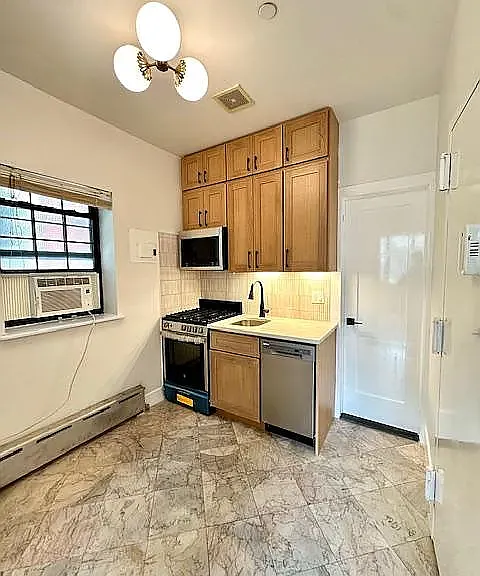 527 Leonard St #2B — Photo 1