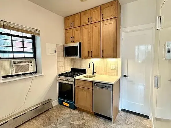 527 Leonard St #2B, Brooklyn, NY 11222