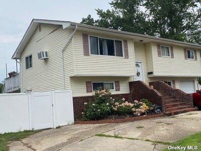11 Van Cott Road, North Babylon, NY, 11703
