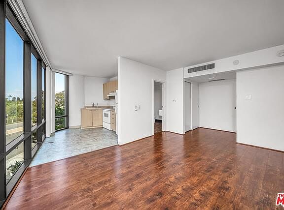 4th image of 4316 Marina City Dr