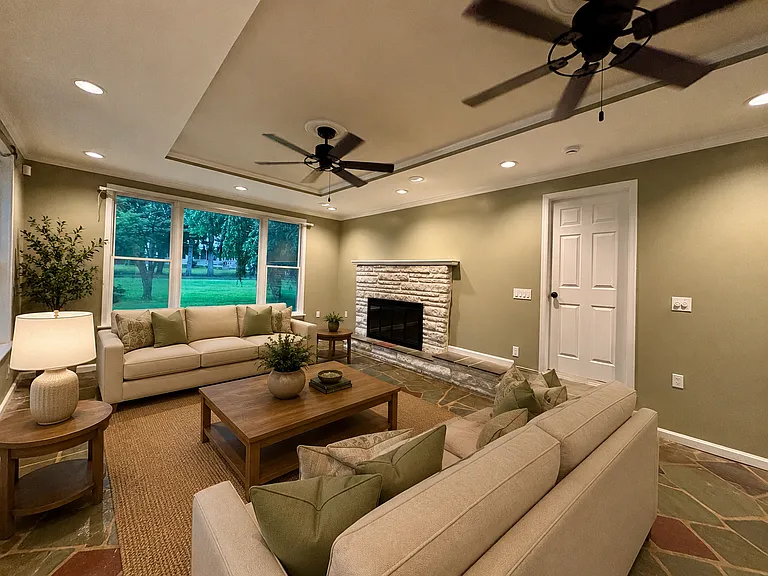 2410 Magnolia Dr — Photo 3