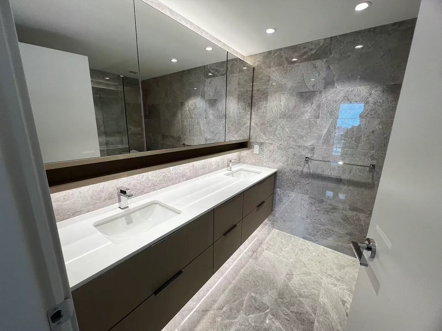 2 bed, 837 sqft, $3,800 — Photo 4