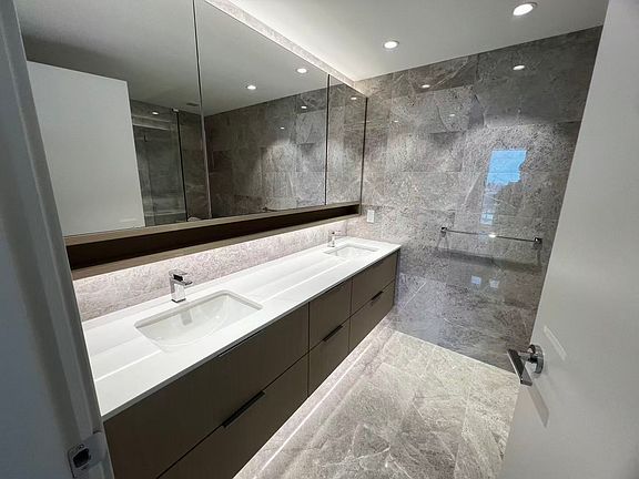 4th image of 498 W 41st Ave