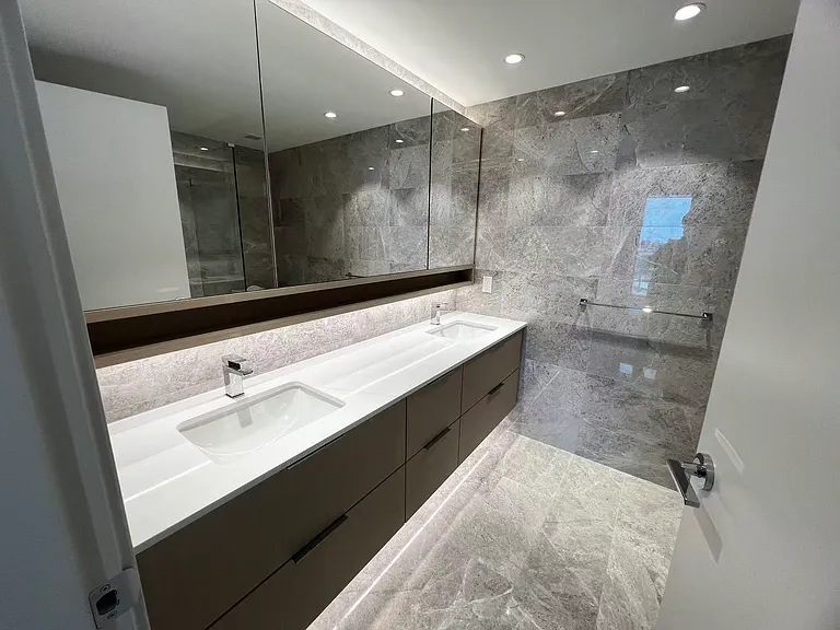 498 W 41st Ave — Photo 4