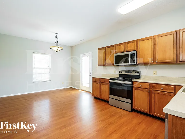 779 Heartland Dr — Photo 4