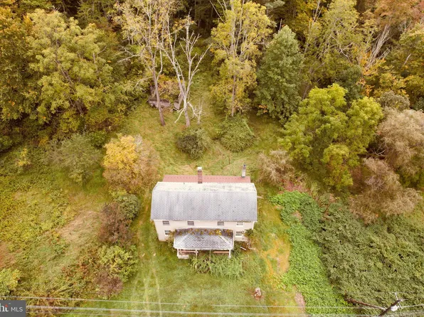 956 Rock Glen Rd, Sugarloaf, PA 18249