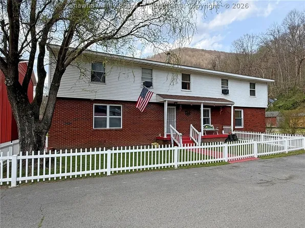41 Flat Top Camp Rd, Wharton, WV 25208