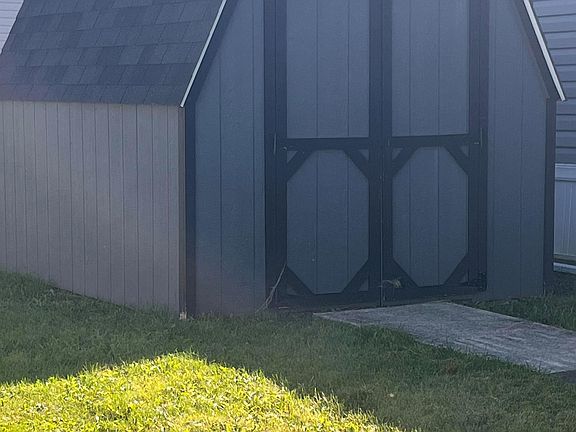 Exterior Image-2-MANSION 194 Hillcrest Estates