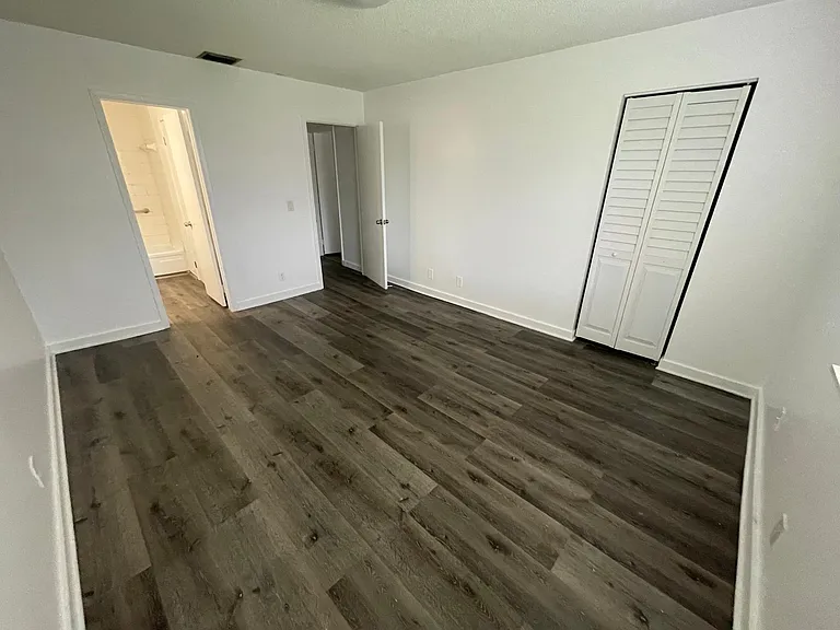 5702 NW 21st St #32-B — Photo 10