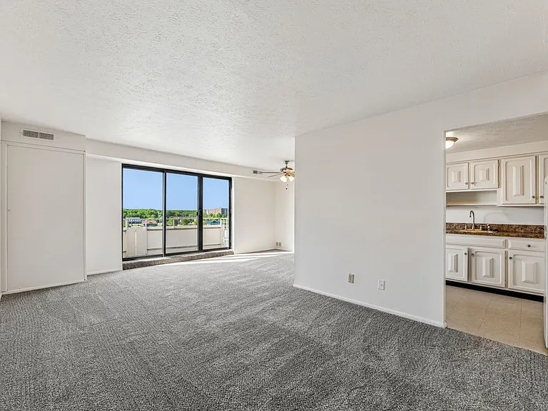 Bishop Park Apartments — Photo 22