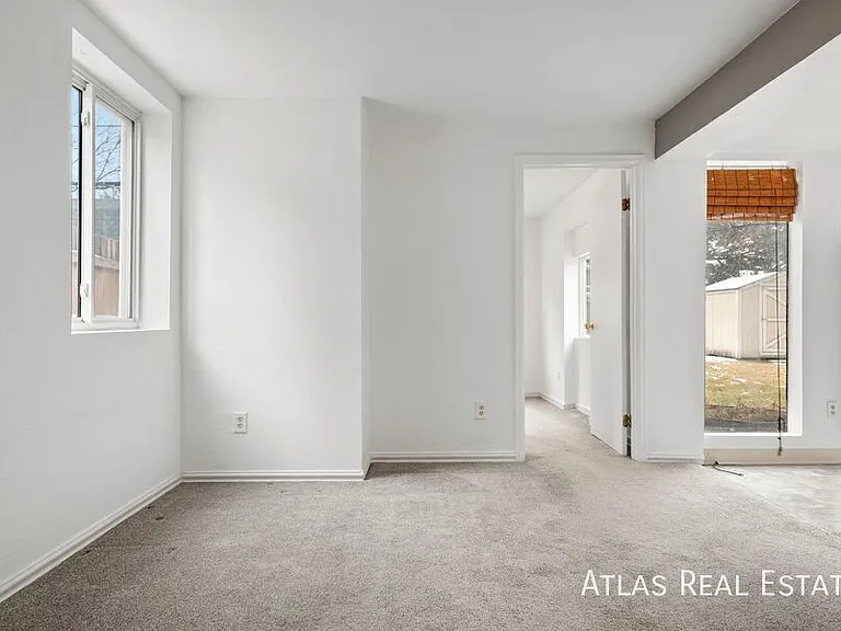2020 N Oneida St — Photo 24