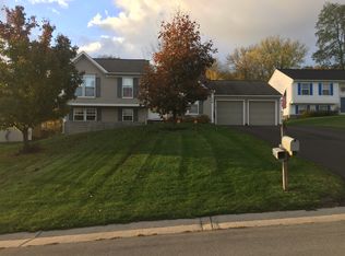 578 Crows Nest Ln, Macedon, NY 14502