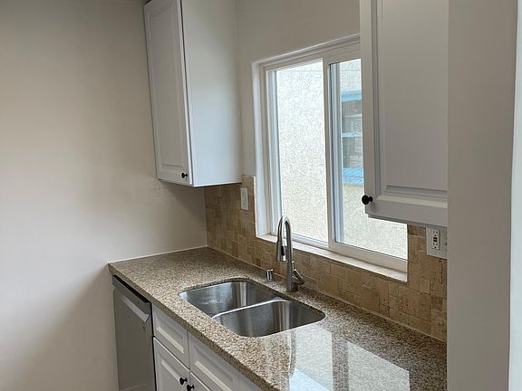 4th image of 119 Ximeno Ave #4