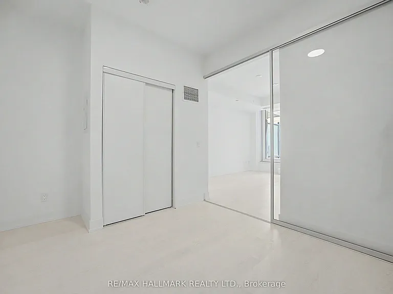 308 Jarvis St #203 — Photo 13