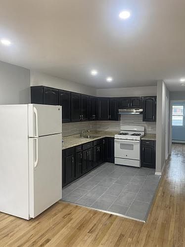 2nd image of 5719 Arverne Blvd Floor 1