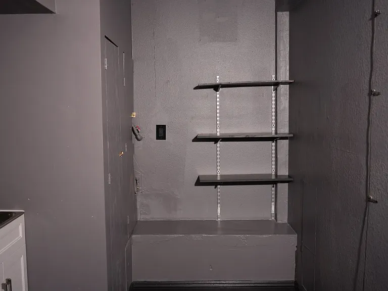 2329 N Orange Ave — Photo 18