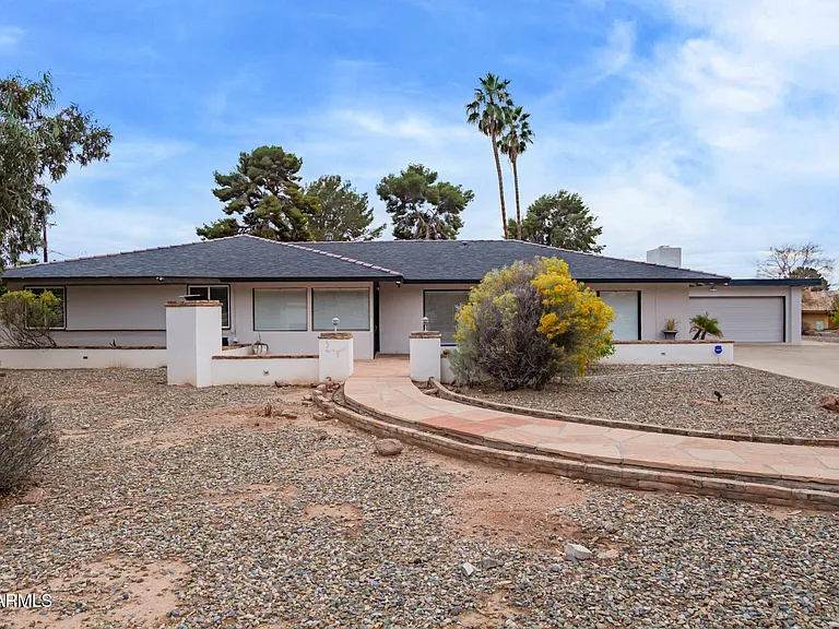 5401 E Exeter Blvd — Photo 1