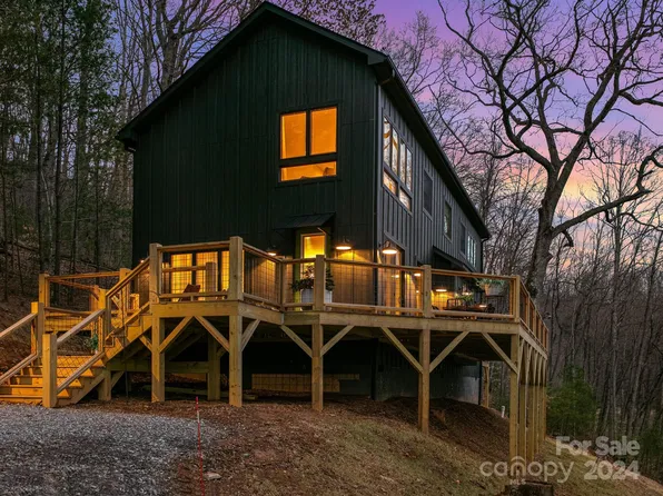 279 Willow Rd, Waynesville, NC 28786