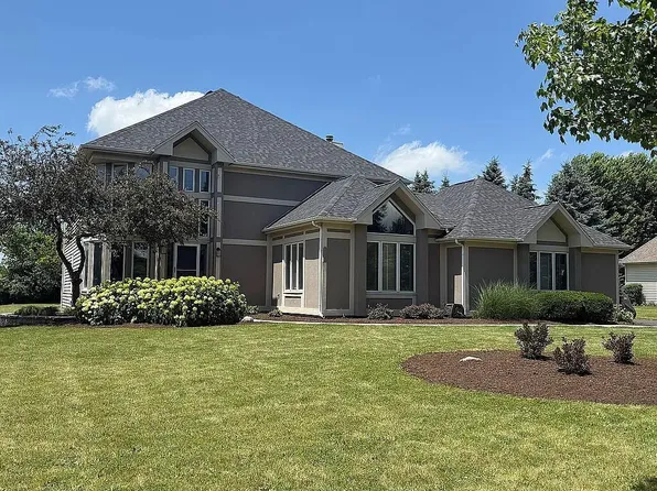 6N274 W Ridgewood Ln, St Charles, IL 60175