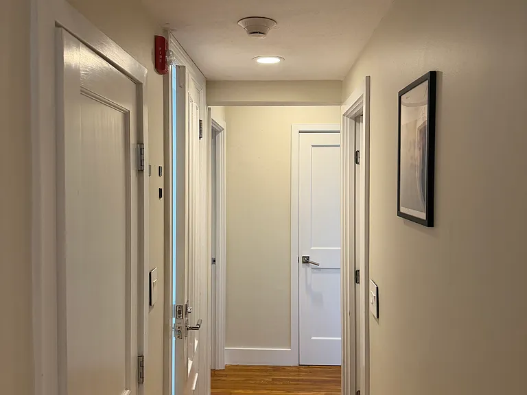 219 W Springfield St #4 — Photo 1