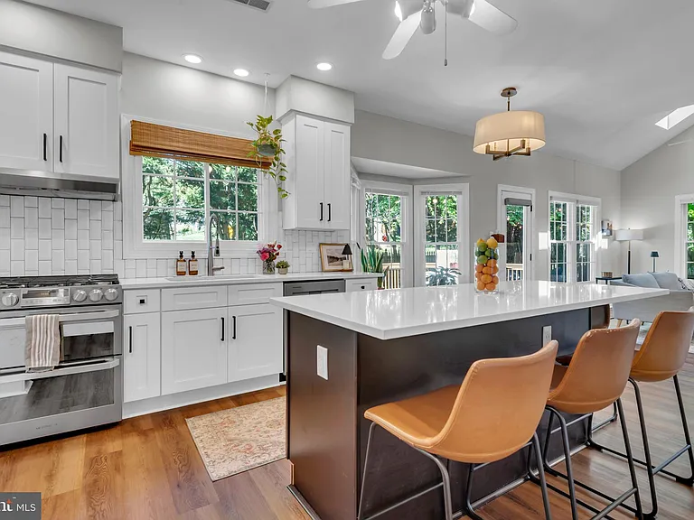 2816 Bargate Ct — Photo 16