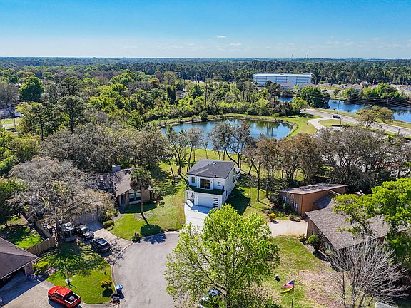 3rd image of 2121 Broad Water Dr