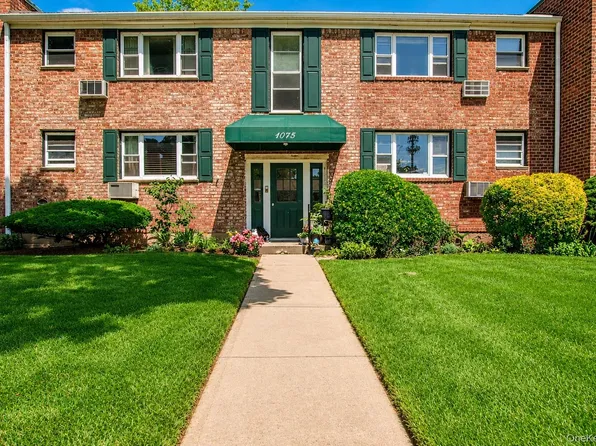 1075 Fenwood Drive #3, Valley Stream, NY 11580