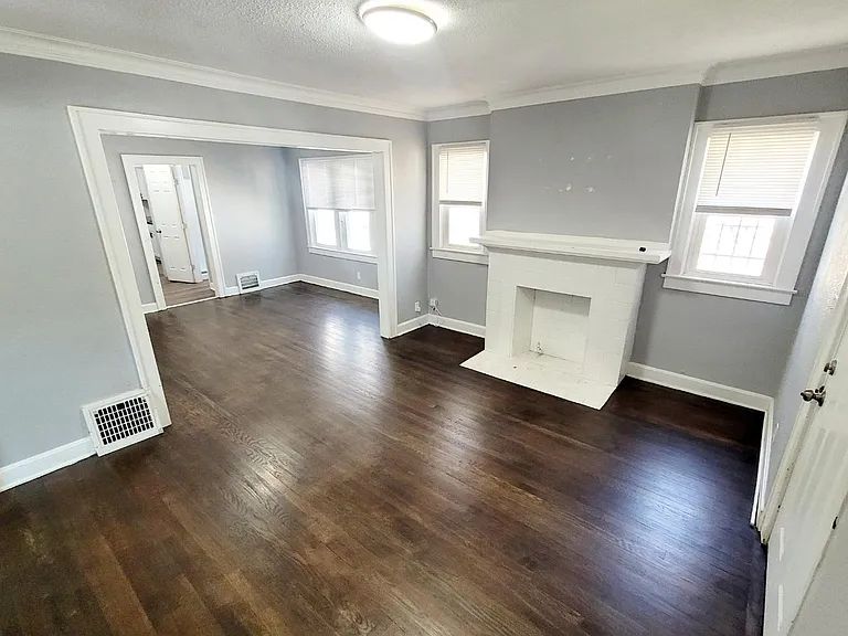 5248 Euclid Ave — Photo 6
