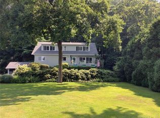 159 Niantic River Rd, Waterford, CT 06385
