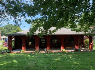 200 S Chestnut St, Saint Elmo, IL 62458