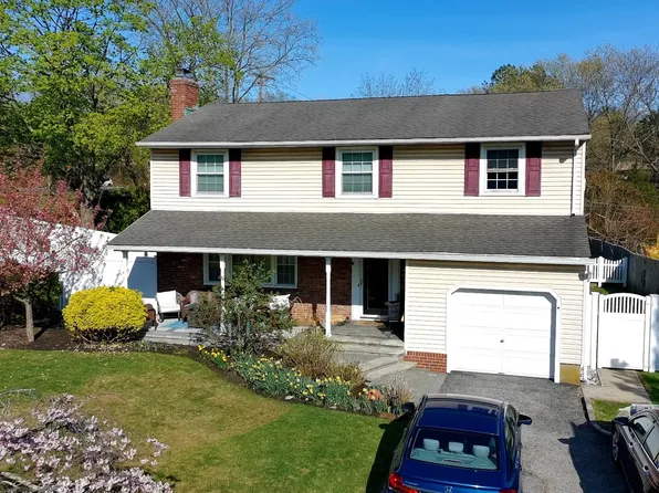 1 Autumn Drive, Hauppauge, NY 11788