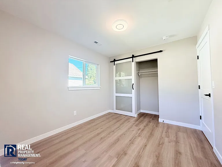 307 Bridge St SE — Photo 17