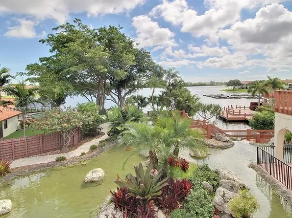 206 Liberty Ct, Deerfield Beach, FL 33442