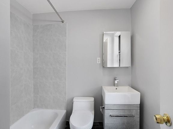 4th image of 413 E 114th St APT 6D
