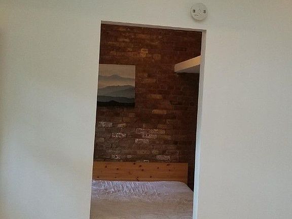 4th image of 23 E 9th St APT 4R