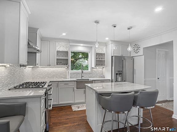 5th image of 40 Candlewood Road