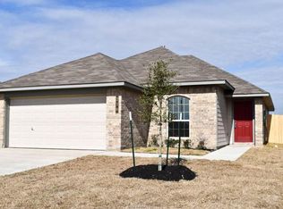 210 Wild Flower Ct, Navasota, TX 77868