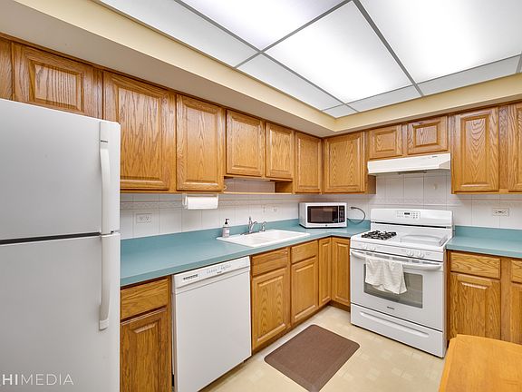2nd image of 4020 W 105th St APT 1E