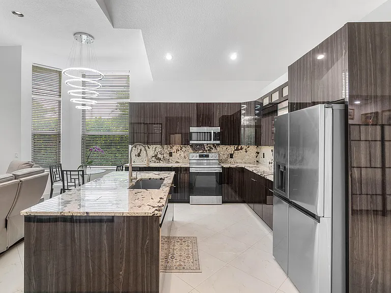 7087 NW 78th Pl — Photo 9