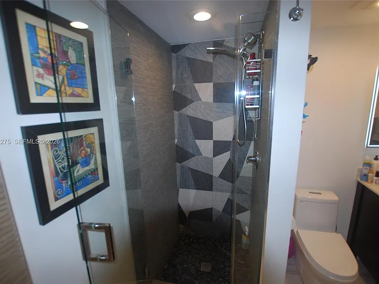 511 Lucerne Ave #306 — Photo 9
