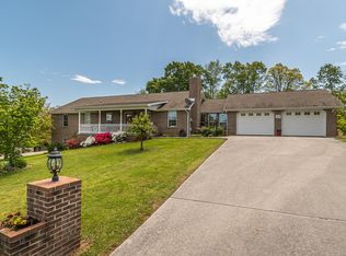 319 Battlefield Dr, Dandridge, TN 37725