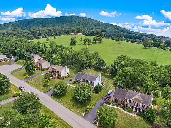 5th image of 36 Apple Blossom Cir