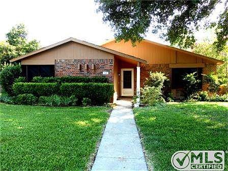 1st image of 3109 Queens Way