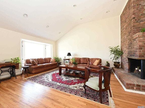 5th image of 227 Birchwood Park Dr
