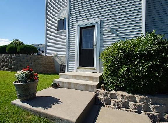 2nd image of 15583 Foghorn Ln