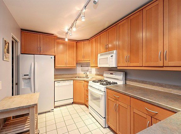 5th image of 1174 S Plymouth Ct APT 2NE