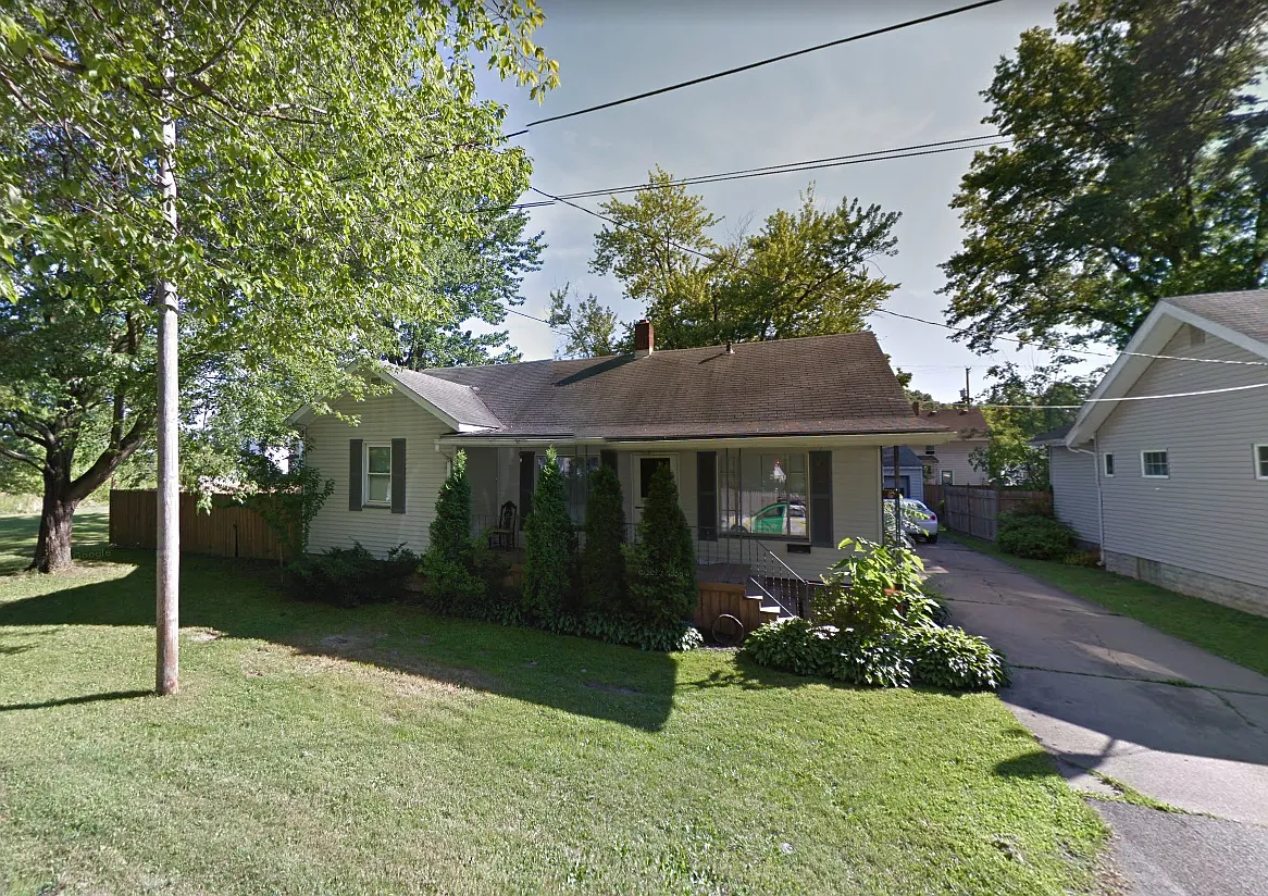 1224 Melrose Ct NW photo 1