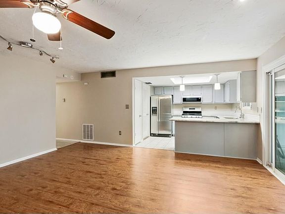 4th image of 52 Arbor End SE
