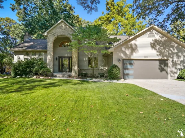 8232 Island Blvd, Grosse Ile, MI 48138