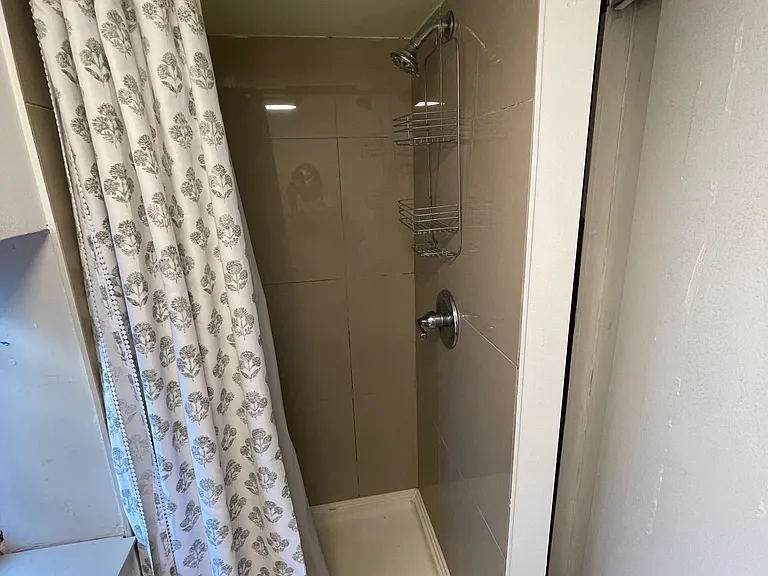 234 E 47th St #23 — Photo 9